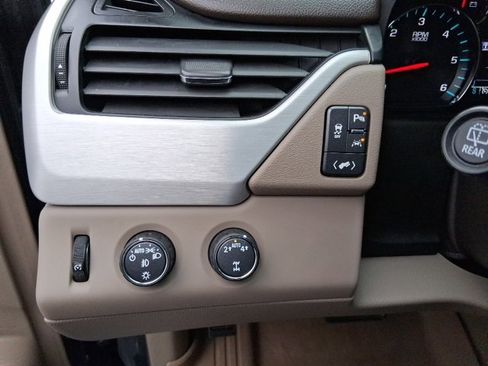 Used 2018 GMC Yukon XL SLT w/ Premium Edition image 14