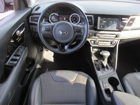 Used 2018 Kia Niro EX image 11
