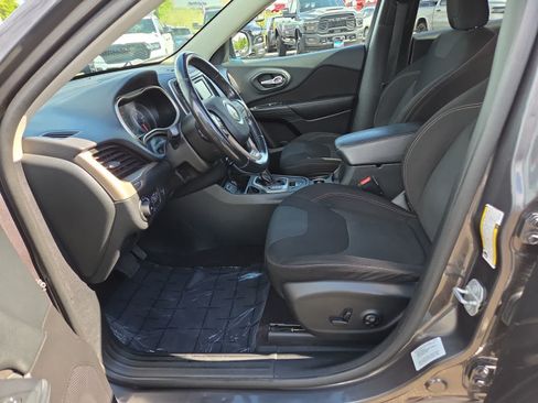 Used 2016 Jeep Cherokee Latitude w/ Comfort/Convenience Group FWD image 19