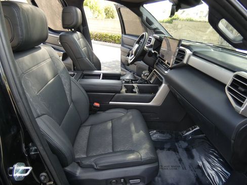 Used 2025 Toyota Tundra Limited image 31