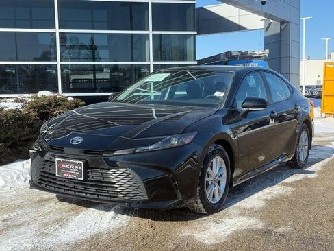 Used 2025 Toyota Camry LE image 8
