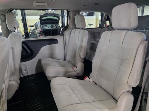 Used 2012 Dodge Grand Caravan Crew FWD image 14