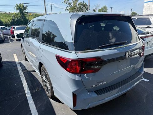Used 2025 Honda Odyssey Touring image 4