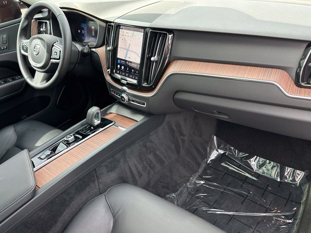 Used 2024 Volvo XC60 B5 Plus w/ Protection Package Premier AWD/4WD image 10