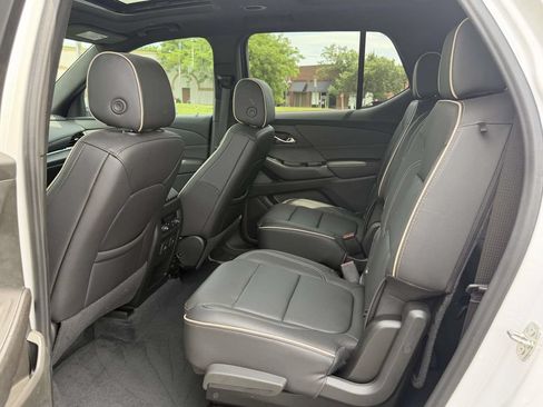 Used 2023 Chevrolet Traverse Premier FWD image 15