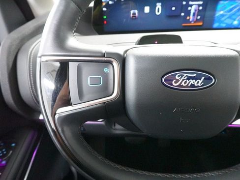 Certified 2025 Ford Expedition Platinum AWD/4WD image 15