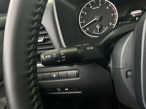 Used 2025 Nissan Rogue SV FWD image 31