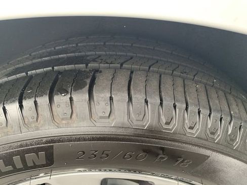 Used 2023 Chrysler Pacifica Pinnacle FWD image 38
