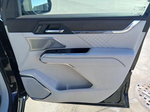 Certified 2024 GMC Acadia Denali w/ Super Cruise Package image 18