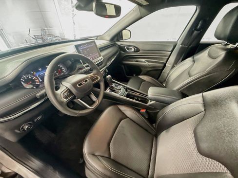 Used 2024 Jeep Compass Latitude w/ Convenience Group AWD/4WD image 11