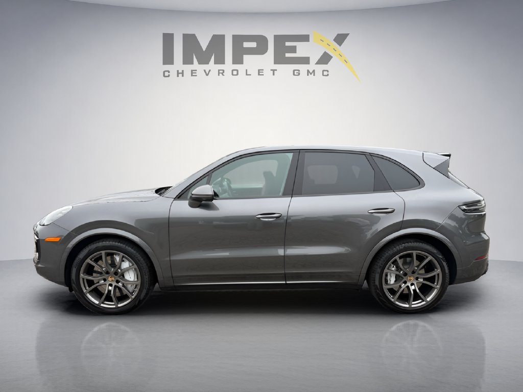 Used 2022 Porsche Cayenne Turbo AWD/4WD image 2