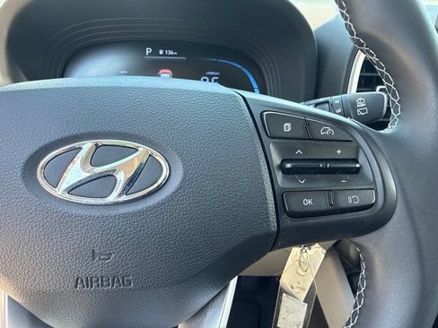 Used 2023 Hyundai Venue SEL FWD image 35