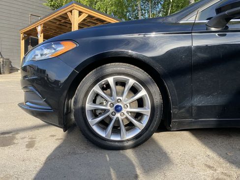 Used 2017 Ford Fusion SE FWD image 12