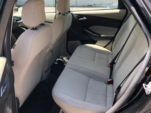 Used 2018 Ford Focus SE FWD image 12