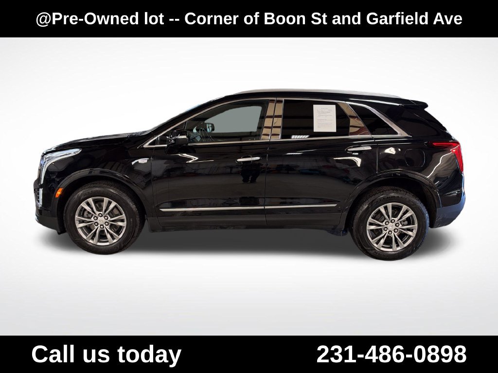 Used 2022 Cadillac XT5 Premium Luxury AWD/4WD image 2