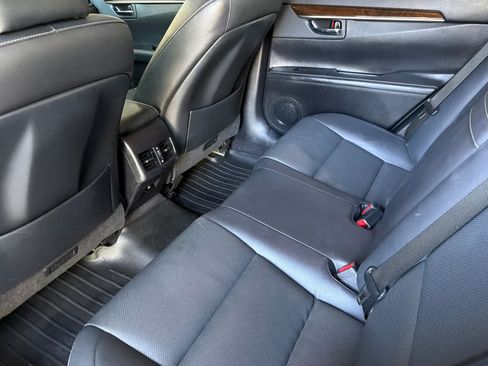 Used 2014 Lexus ES 350 w/ Premium Package FWD image 4