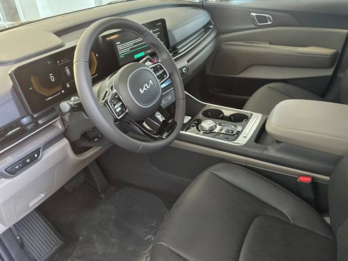 New 2026 Kia Carnival EX FWD image 10