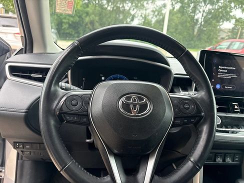 Used 2024 Toyota Corolla Cross XLE w/ Convenience Package AWD/4WD image 15