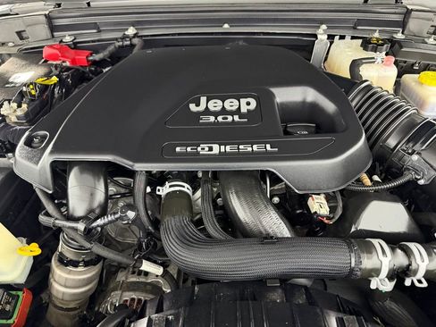 Used 2023 Jeep Wrangler Unlimited Rubicon AWD/4WD image 36