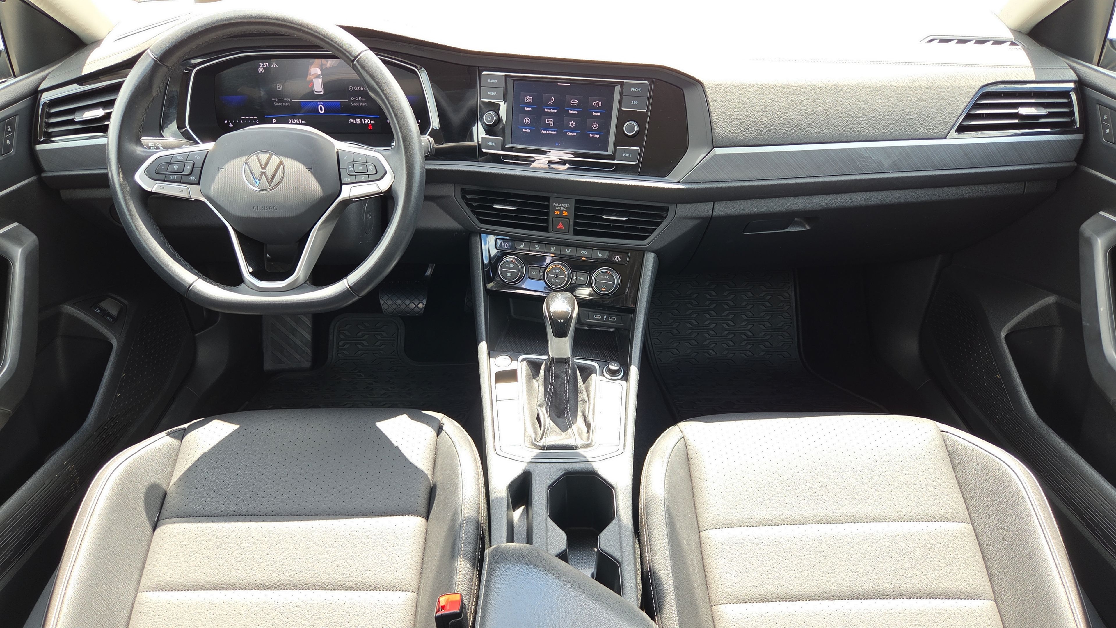 Used 2024 Volkswagen Jetta SE FWD image 12