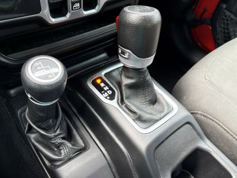 Used 2018 Jeep Wrangler Unlimited Sport S image 19