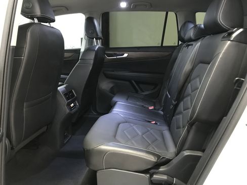 Used 2024 Volkswagen Atlas SE image 10