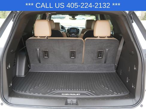 Used 2023 Chevrolet Traverse Premier FWD image 29