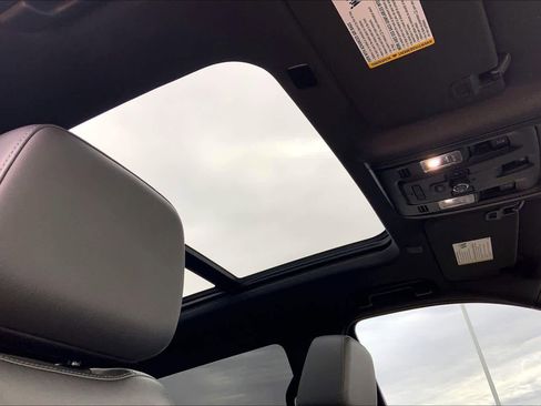 Used 2021 Chevrolet Tahoe Z71 w/ Z71 Signature Package image 27