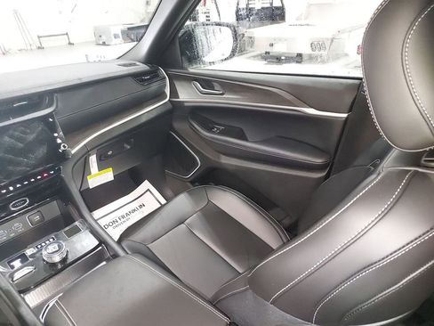 New 2026 Jeep Grand Cherokee Limited w/ Limited Altitude Package image 11