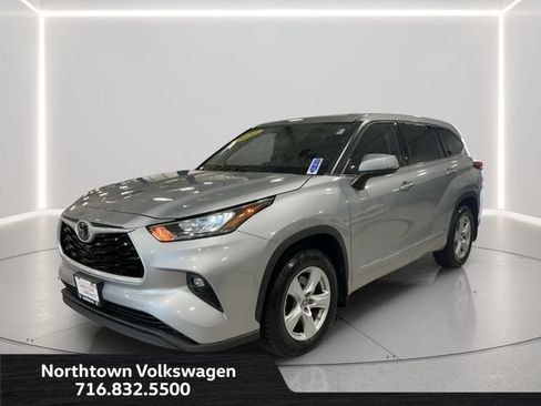 Used 2020 Toyota Highlander LE AWD/4WD image 1