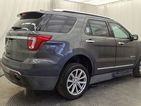 Used 2017 Ford Explorer Limited image 3