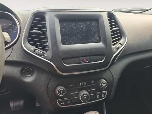 Used 2019 Jeep Cherokee Latitude w/ Popular Appearance Group FWD image 6