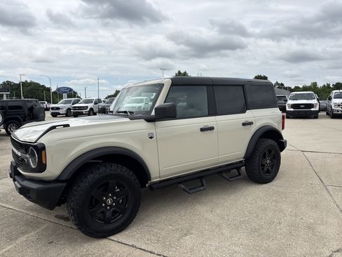 Used 2025 Ford Bronco Big Bend AWD/4WD image 3