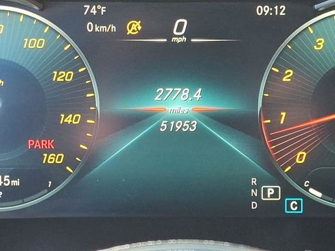 Used 2021 Mercedes-Benz GLC 300 4MATIC image 23