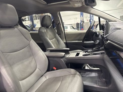 Used 2024 Toyota Sienna Limited image 29