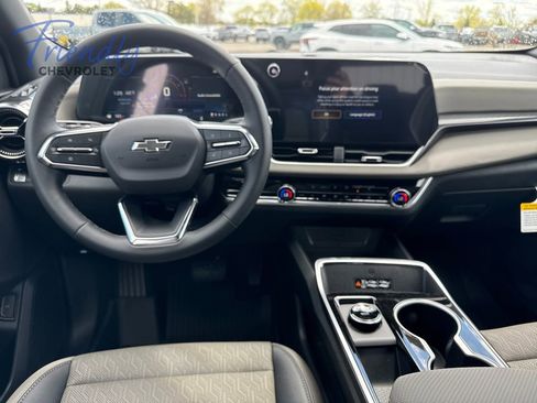 New 2026 Chevrolet Equinox LT AWD/4WD image 8