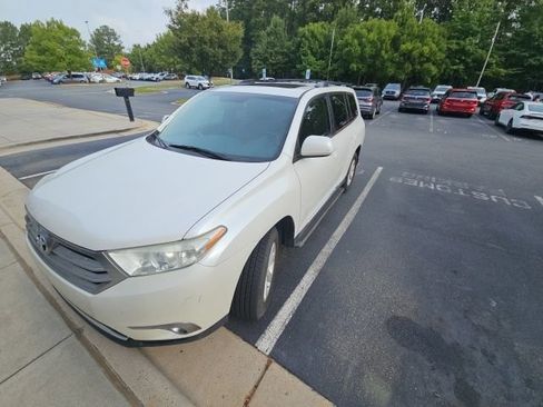 Used 2013 Toyota Highlander SE AWD/4WD image 3