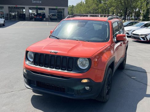Used 2018 Jeep Renegade Altitude AWD/4WD image 2
