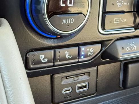 Used 2021 Chevrolet Tahoe Premier AWD/4WD image 29