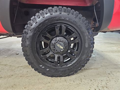 Used 2005 Chevrolet Silverado 2500 LS image 33