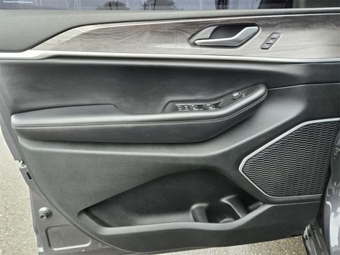 Used 2021 Jeep Grand Cherokee L Limited image 17