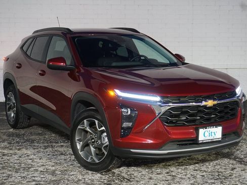 Certified 2025 Chevrolet Trax LT w/ LT Convenience Package image 4
