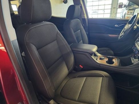 Used 2023 GMC Acadia SLE image 18