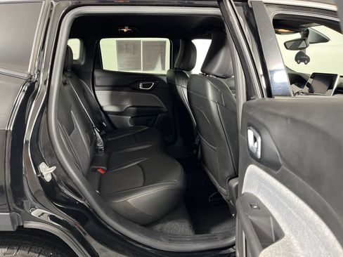 Used 2025 Jeep Compass Latitude AWD/4WD image 16