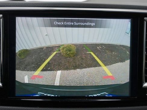 Used 2024 Chrysler Pacifica Touring-L image 17