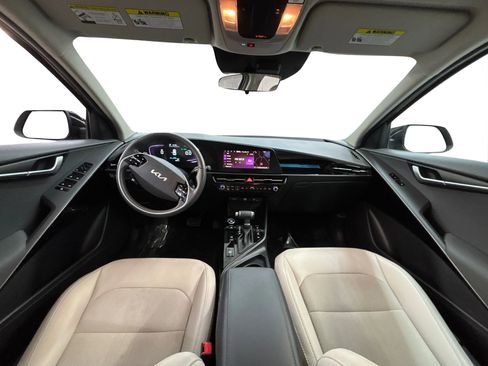 Used 2023 Kia Niro EX image 17