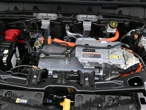 Used 2026 Nissan Leaf SV+ w/ Floor Mat Package (SV+) FWD image 38