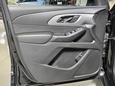Used 2022 Chevrolet Traverse LT image 22