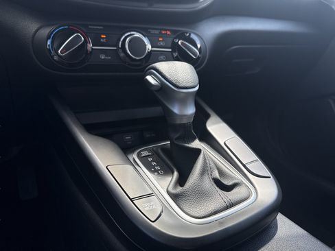 Used 2025 Kia Soul LX w/ LX Technology Package FWD image 18