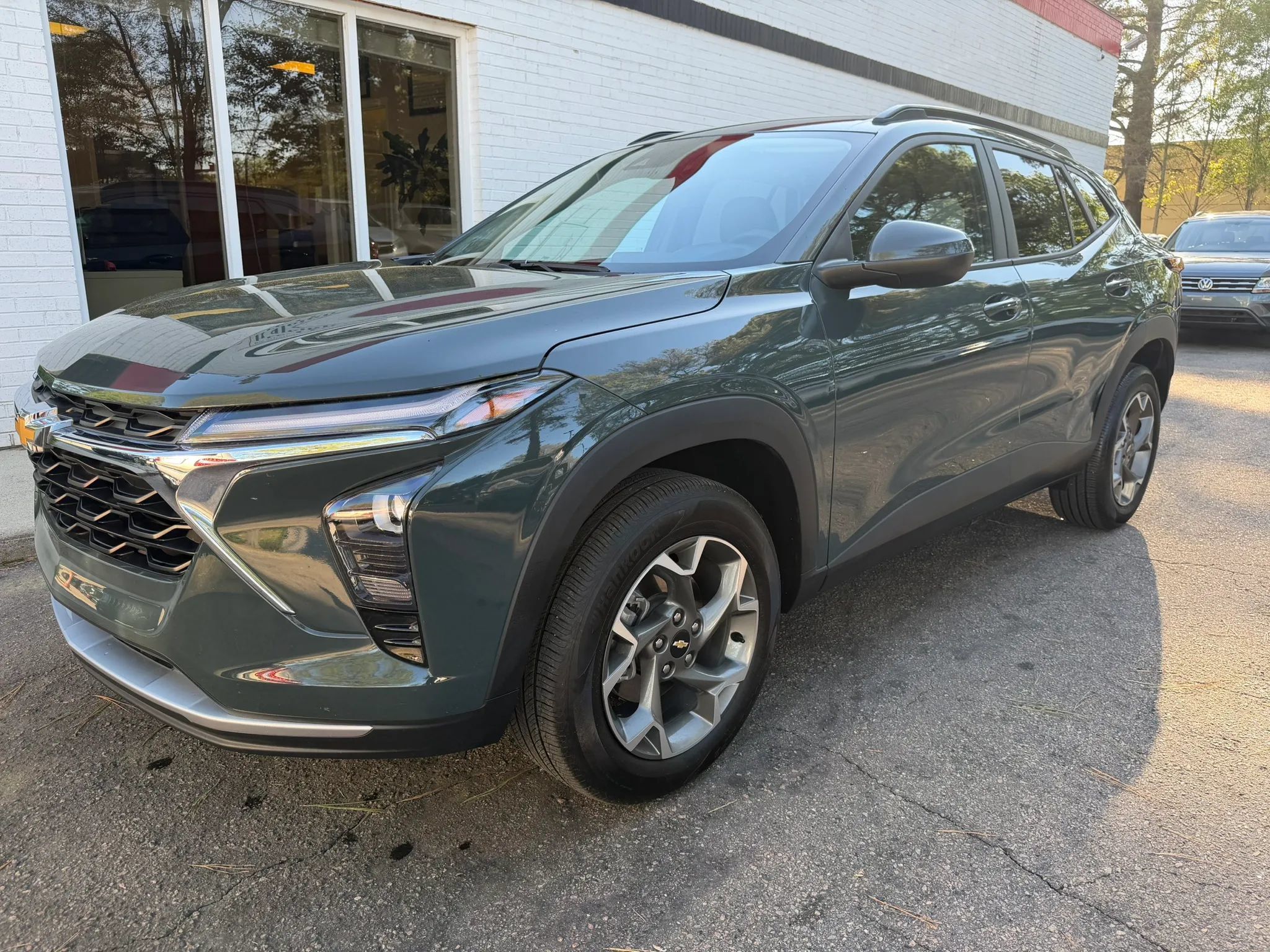 Used 2025 Chevrolet Trax LT w/ Driver Confidence Package FWD image 2